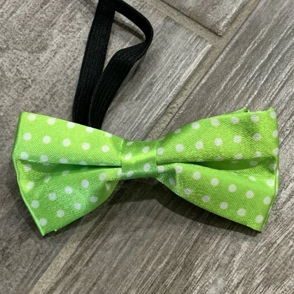 Boys Green Swiss Dot Bow Tie St Patrick’s Day, Easter Tie, Newborn Toddler NEW